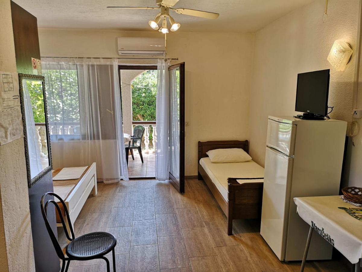 Apartments Mint Povljana - 50M From Sandy Beach 외부 사진